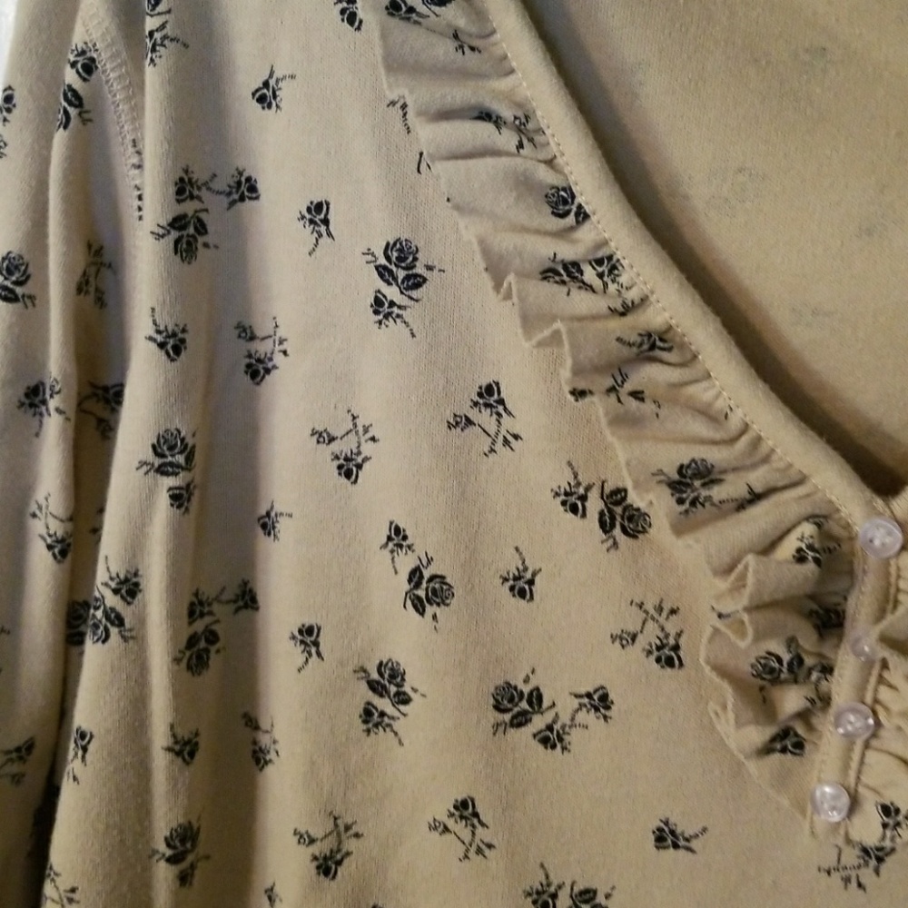 V-Neck Pull-Over Top - Picture 3 of 3